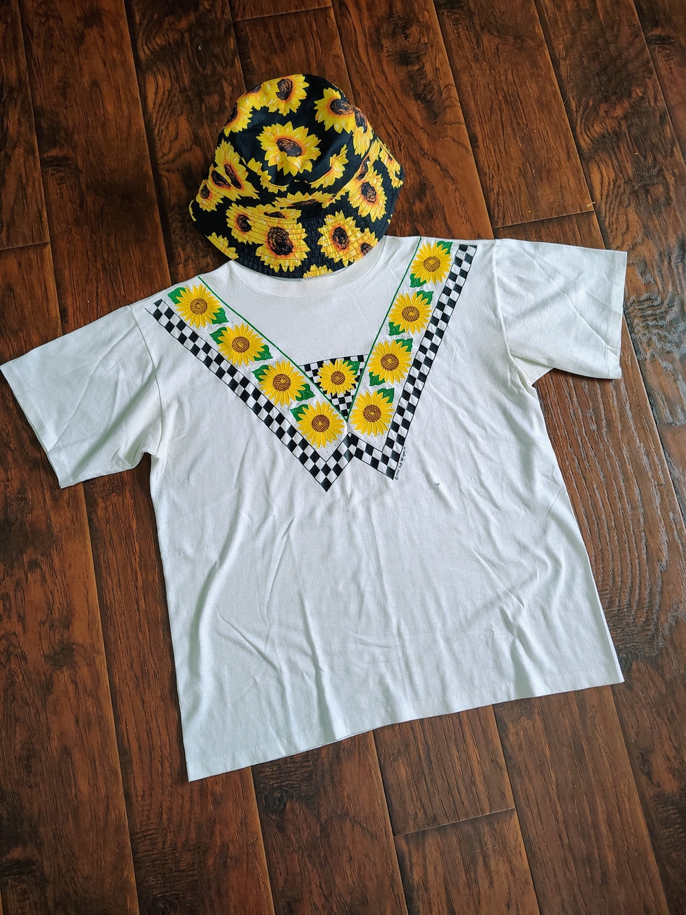 Vintage 90s Melhart Designs sunflowers tshirt and bucket hat bundle